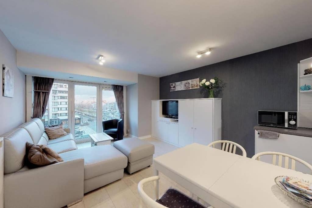 Studio Met Zeezicht Op Heldenplein Knokke-Heist Bagian luar foto