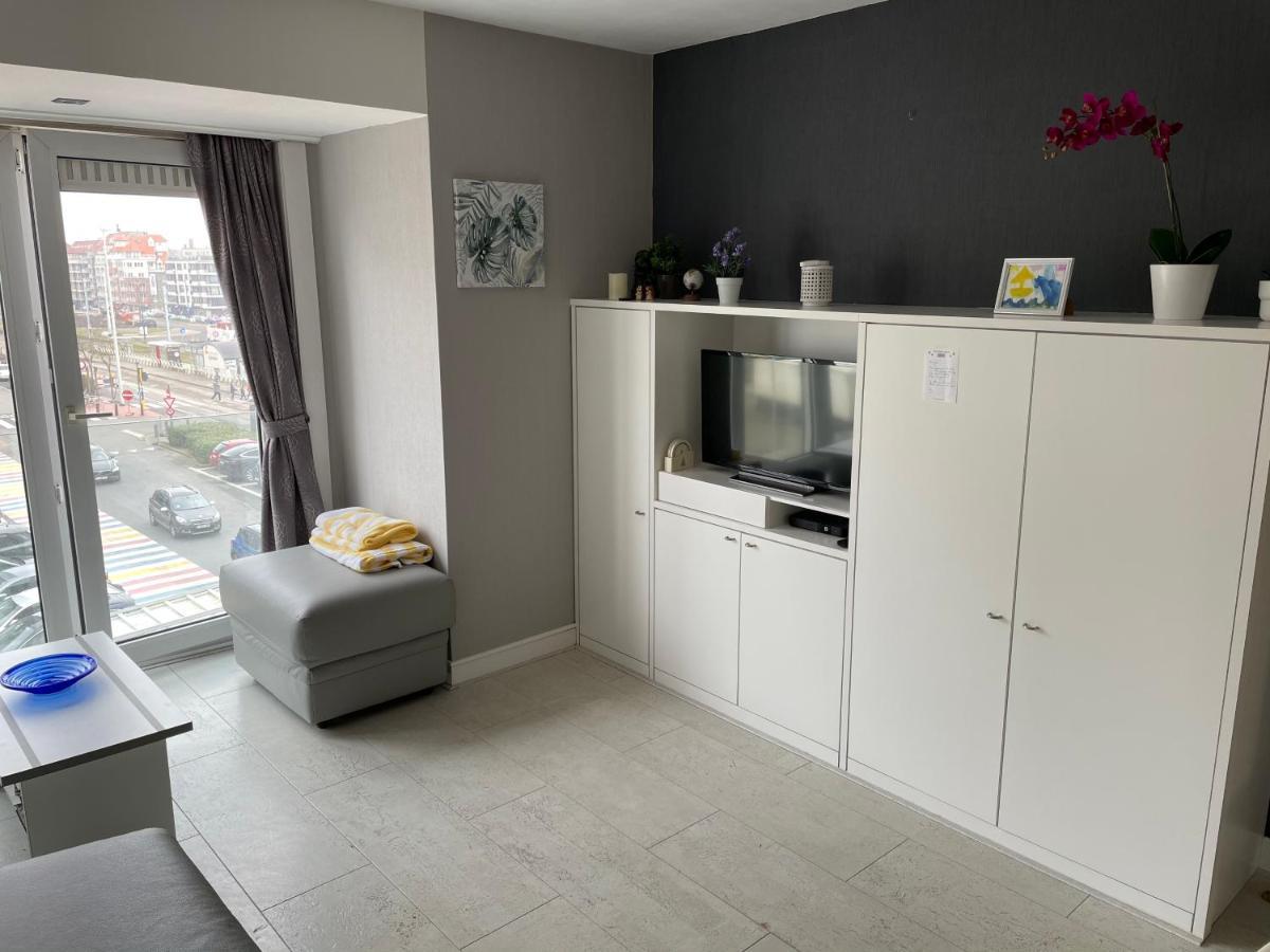 Studio Met Zeezicht Op Heldenplein Knokke-Heist Bagian luar foto